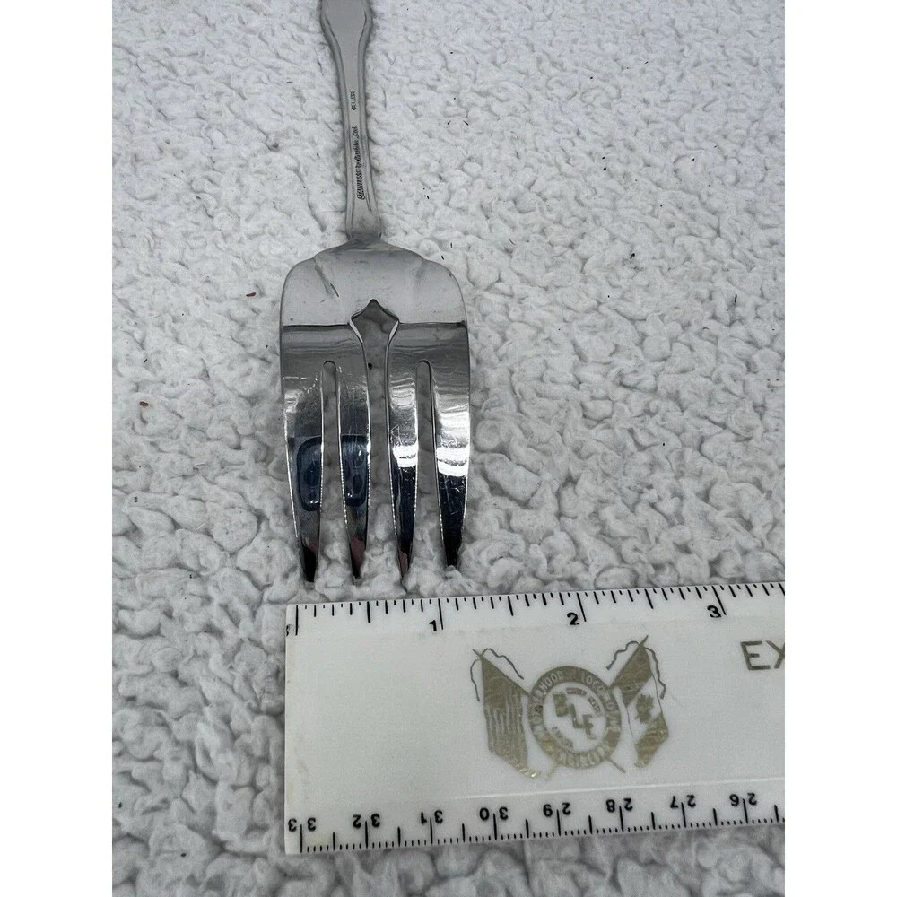 Oneida Deluxe Folk Art Meredith Stainless Medium Meat Serving Fork 8 1/2